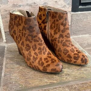 Adrienne Vittadini Leopard Print Ankle wedge boots size 7